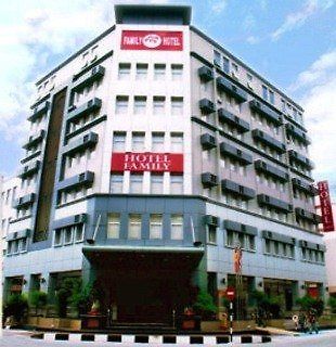 Family Hotel Klang Bagian luar foto