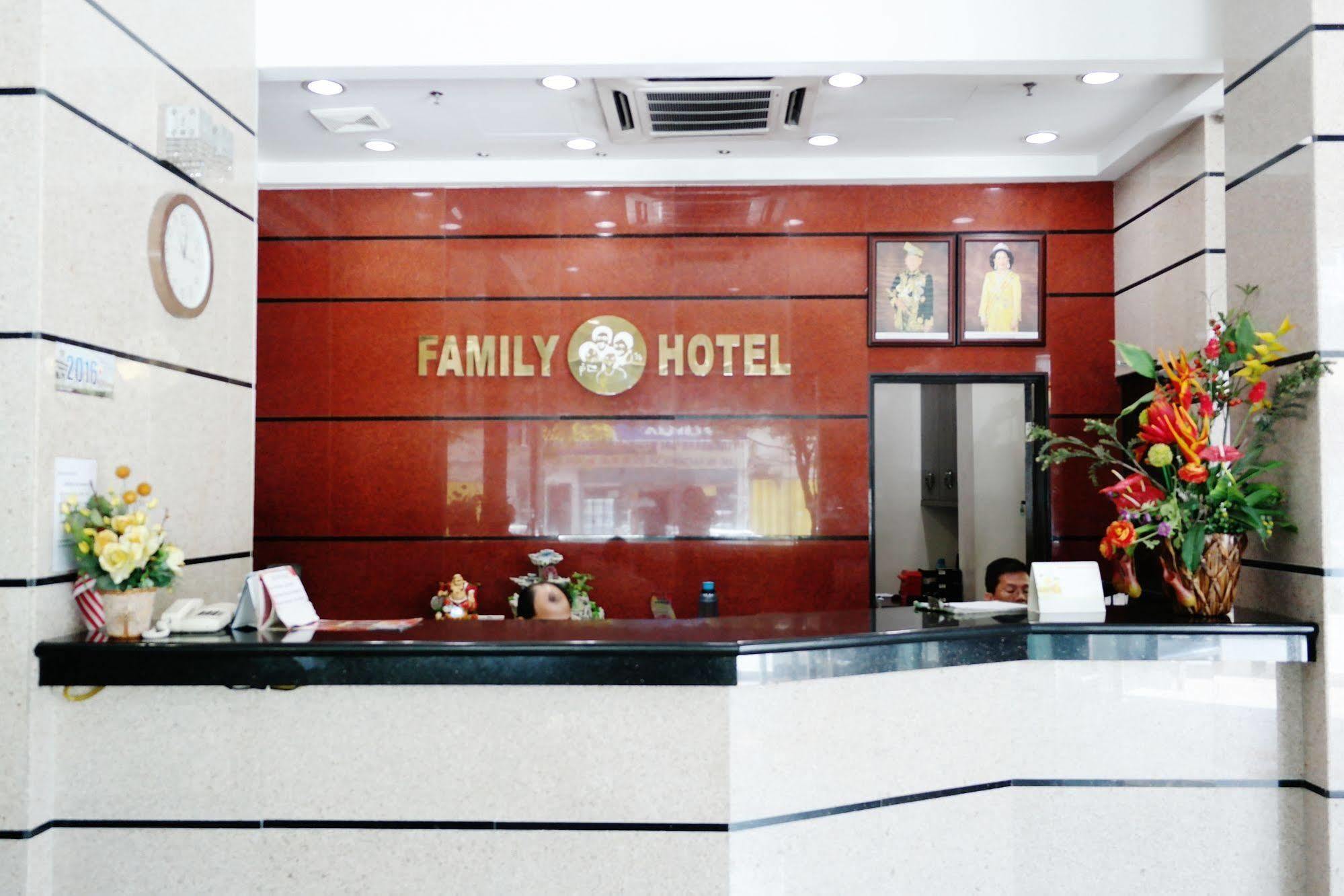 Family Hotel Klang Bagian luar foto