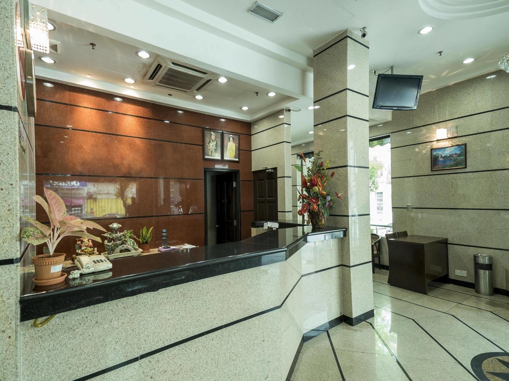 Family Hotel Klang Bagian luar foto