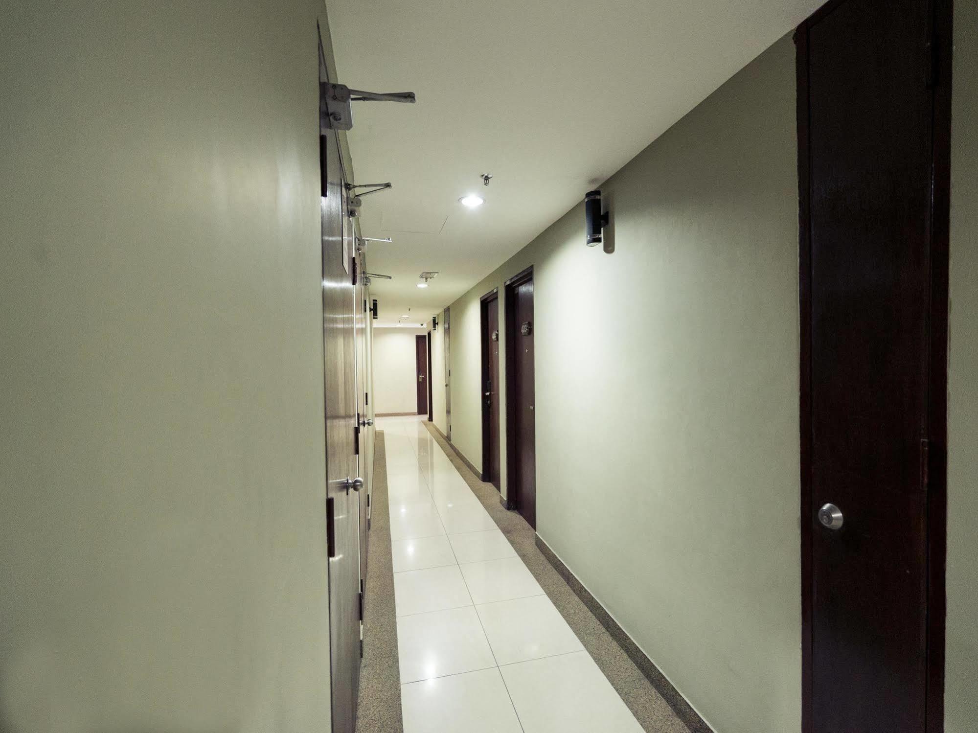 Family Hotel Klang Bagian luar foto